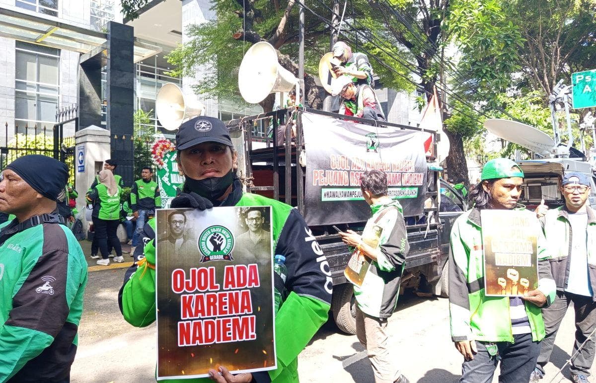 Ojol Turun ke PN Jakpus, Beri Dukungan ke Nadiem Jelang Sidang Perdana Ojol Turun ke PN Jakpus, Beri Dukungan ke Nadiem Jelang Sidang Perdana