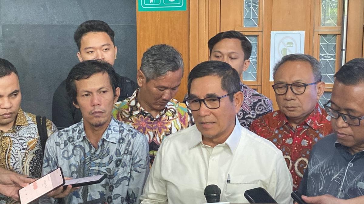 Hamdan Zoelva Nilai Janggal Kerry Adrianto Riza Dikawal Ketat Jaksa Hamdan Zoelva Nilai Janggal Kerry Adrianto Riza Dikawal Ketat Jaksa