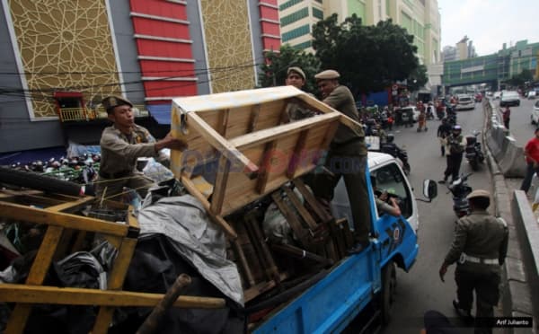 Curhat Pilu Pedagang Kaki Lima di Jakarta: 1 Juta Warung Kelontong Terancam Bangkrut Curhat Pilu Pedagang Kaki Lima di Jakarta: 1 Juta Warung Kelontong Terancam Bangkrut