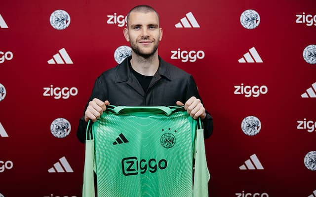 Maarten Paes Resmi Gabung Ajax Amsterdam: Waktunya Kembali ke Eropa, Siap Menangkan Trofi! Maarten Paes Resmi Gabung Ajax Amsterdam: Waktunya Kembali ke Eropa, Siap Menangkan Trofi!