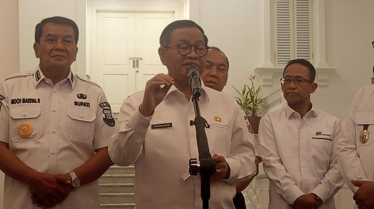 Sampah di Tangsel Menggunung, Pramono ke Andra Soni: Saya Angkutin! Sampah di Tangsel Menggunung, Pramono ke Andra Soni: Saya Angkutin!