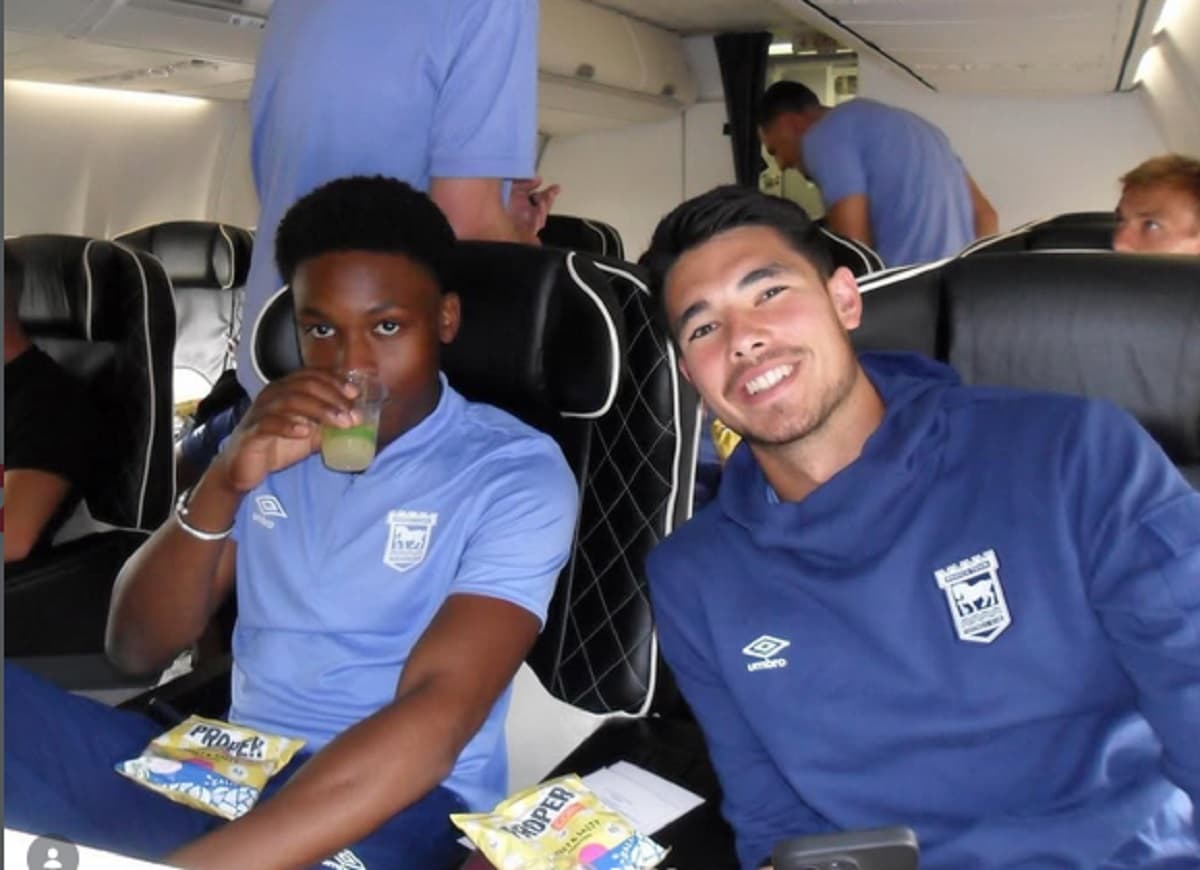 Kisah Bek Jangkung Elkan Baggott, Awalnya Ingin Jadi Pilot dan Pernah Berkarier di Sepakbola Indonesia Kisah Bek Jangkung Elkan Baggott, Awalnya Ingin Jadi Pilot dan Pernah Berkarier di Sepakbola Indonesia