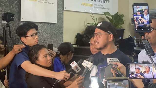 8 Jam Diperiksa, Pandji Pragiwaksono Dicecar 63 Pertanyaan Soal Kasus Dugaan Penistaan Agama 8 Jam Diperiksa, Pandji Pragiwaksono Dicecar 63 Pertanyaan Soal Kasus Dugaan Penistaan Agama