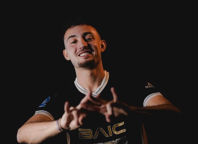 Breaking News: Ivar Jenner Resmi Gabung Dewa United Breaking News: Ivar Jenner Resmi Gabung Dewa United