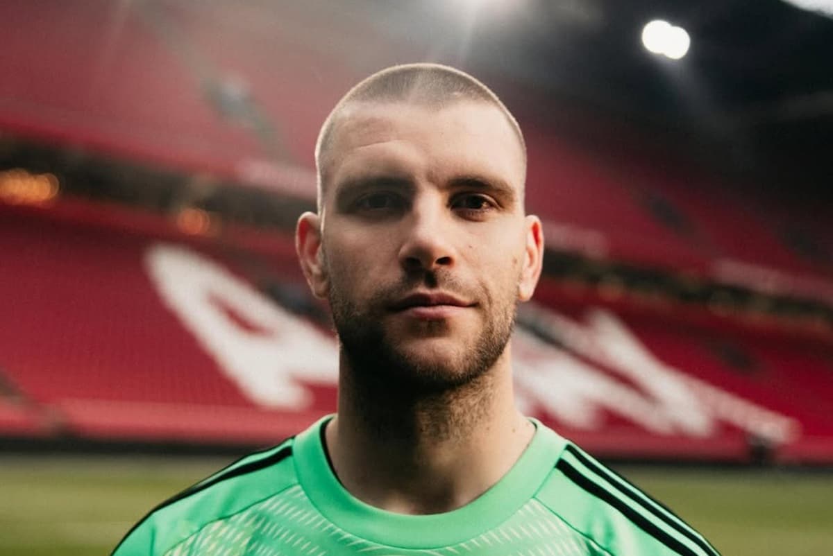 Kiper Timnas Indonesia Maarten Paes Batal Debut di Laga Ajax Amsterdam Lawan AZ Alkmaar Kiper Timnas Indonesia Maarten Paes Batal Debut di Laga Ajax Amsterdam Lawan AZ Alkmaar