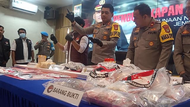 Jaringan Narkoba Malaysia–Jakarta Nekat Edarkan Etomidate Lewat Rokok Elektrik Jaringan Narkoba Malaysia–Jakarta Nekat Edarkan Etomidate Lewat Rokok Elektrik