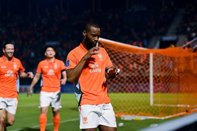 Bek Ratchaburi FC Gabriel Mutombo Jadi Korban Rasisme Usai Laga Kontra Persib Bandung Bek Ratchaburi FC Gabriel Mutombo Jadi Korban Rasisme Usai Laga Kontra Persib Bandung