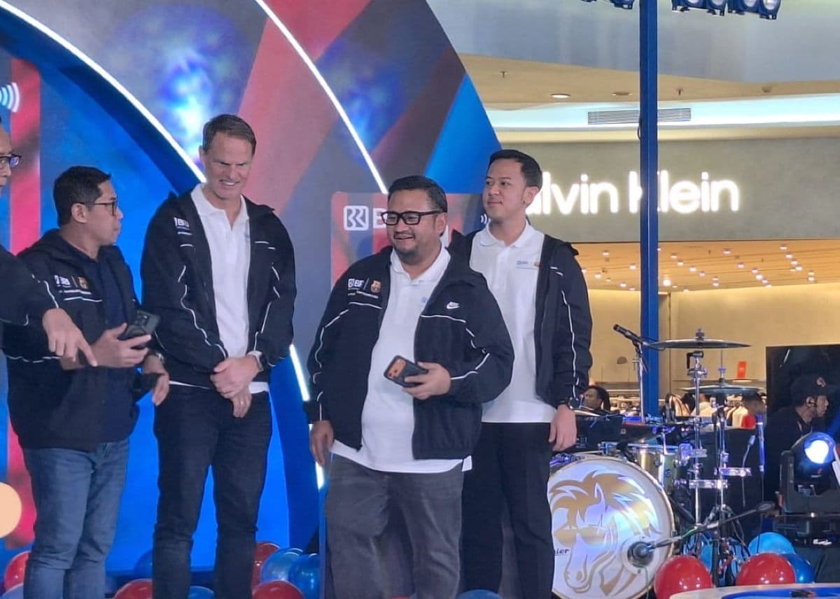 Disambut Hangat oleh Fans Barcelona di Indonesia, Frank de Boer: Orang-orang di Sini Sangat Ramah Disambut Hangat oleh Fans Barcelona di Indonesia, Frank de Boer: Orang-orang di Sini Sangat Ramah