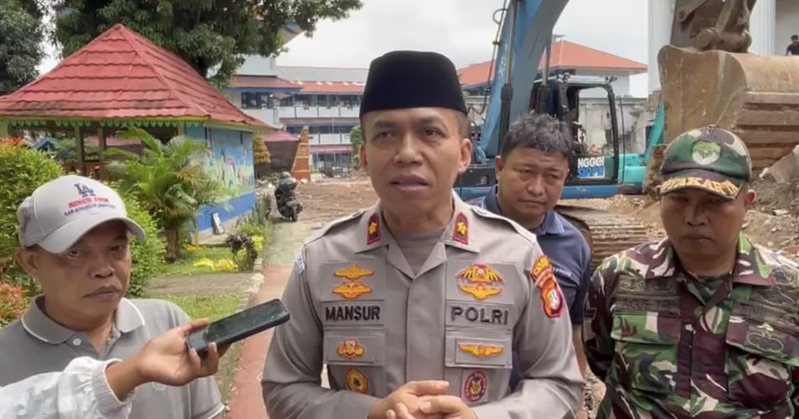 Tembok Roboh Timpa SMPN 182 Jakarta, Polisi Lakukan Mediasi Tembok Roboh Timpa SMPN 182 Jakarta, Polisi Lakukan Mediasi
