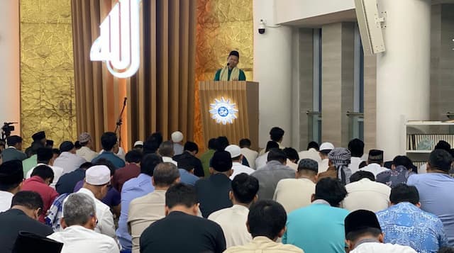 Momen Warga Muhammadiyah Laksanakan Sholat Tarawih Perdana Momen Warga Muhammadiyah Laksanakan Sholat Tarawih Perdana