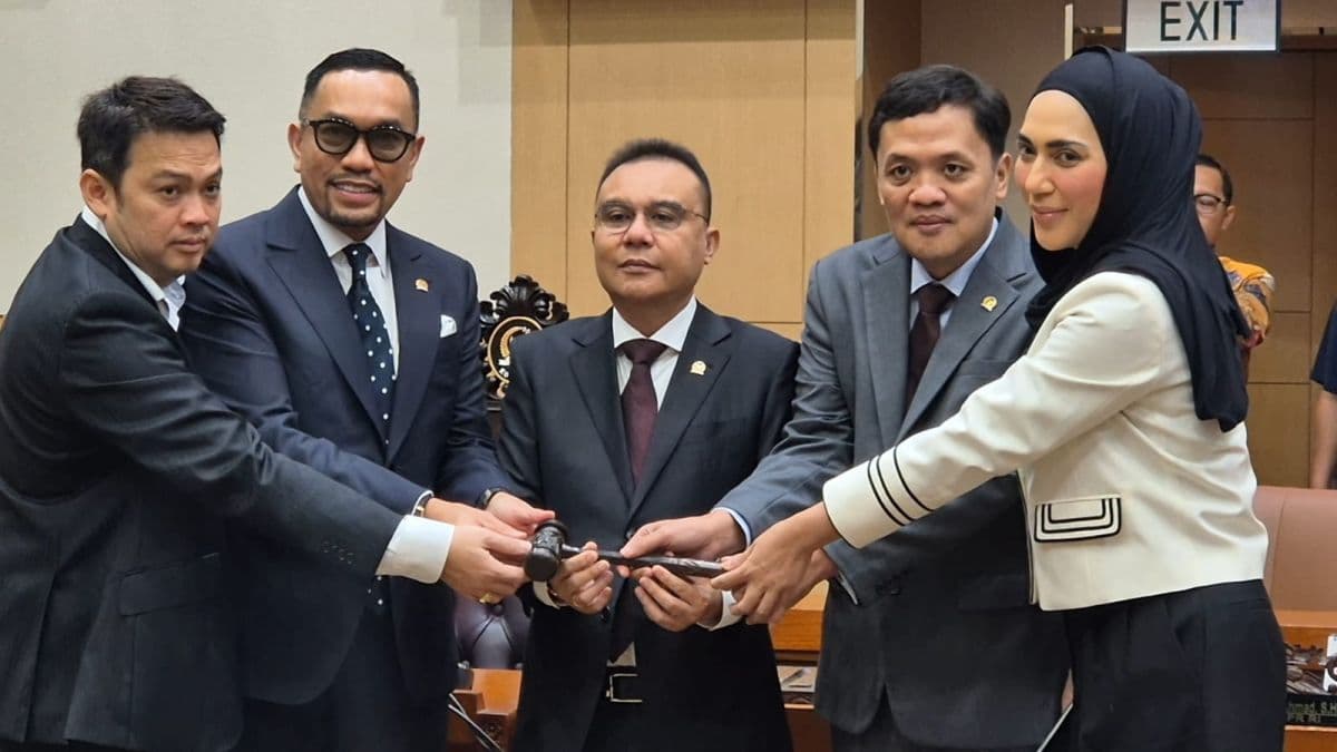 Tak Tergoyahkan! Ahmad Sahroni Kembali Duduki Pucuk Komisi III DPR Tak Tergoyahkan! Ahmad Sahroni Kembali Duduki Pucuk Komisi III DPR