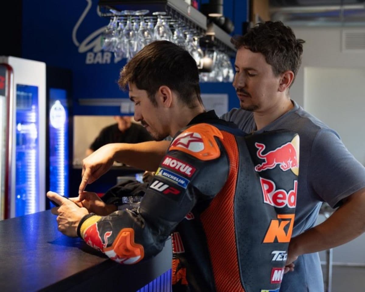 Jorge Lorenzo Beri Peringatan: Ada Satu Pembalap yang Lebih Cepat dari Marc Marquez dan Francesco Bagnaia Jorge Lorenzo Beri Peringatan: Ada Satu Pembalap yang Lebih Cepat dari Marc Marquez dan Francesco Bagnaia