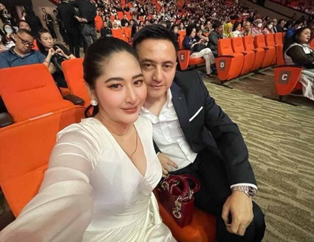 Kisah Unik Percintaan Ganda Putra Indonesia Ricky Subagja, Awalnya Dipanggil Om oleh sang Istri yang Terpaut Usia 26 Tahun Kisah Unik Percintaan Ganda Putra Indonesia Ricky Subagja, Awalnya Dipanggil Om oleh sang Istri yang Terpaut Usia 26 Tahun
