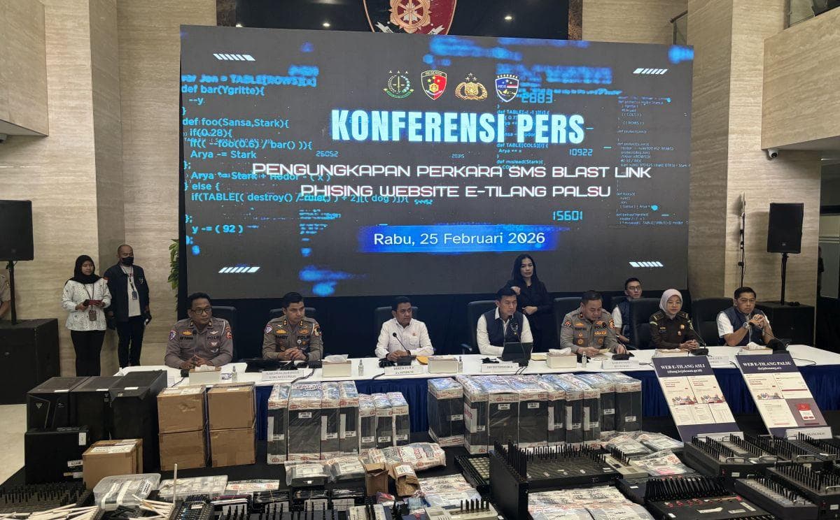 Polri Buru Dua WN China Pemasok Alat SMS Blast E-Tilang Palsu Polri Buru Dua WN China Pemasok Alat SMS Blast E-Tilang Palsu