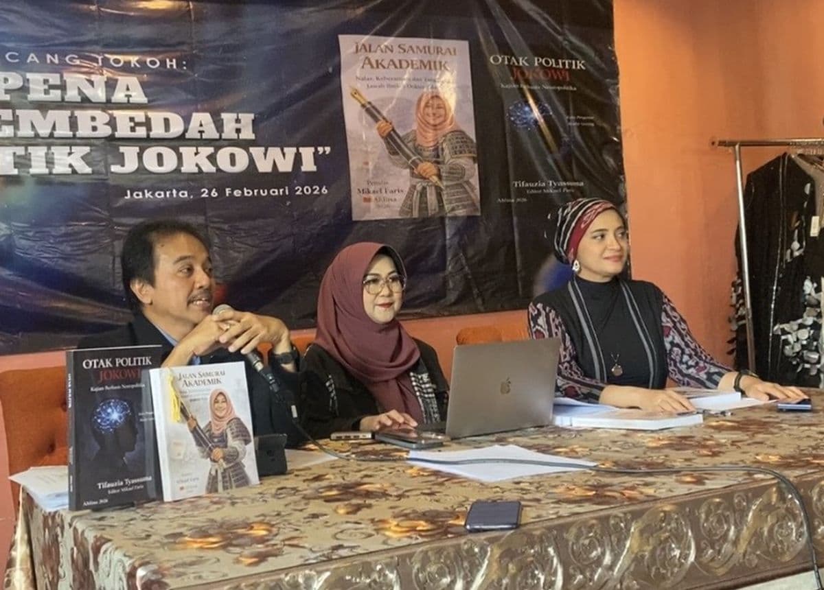 Roy Suryo Klaim Ada Temuan Baru dari Lima Salinan Ijazah Jokowi Roy Suryo Klaim Ada Temuan Baru dari Lima Salinan Ijazah Jokowi