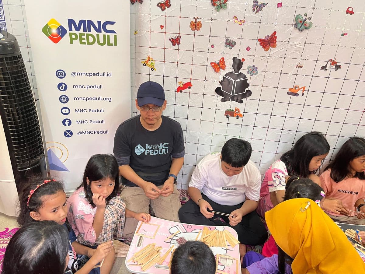 MNC Peduli Salurkan Ratusan Buku ke Taman Pintar Anggrek di Jakarta Pusat MNC Peduli Salurkan Ratusan Buku ke Taman Pintar Anggrek di Jakarta Pusat