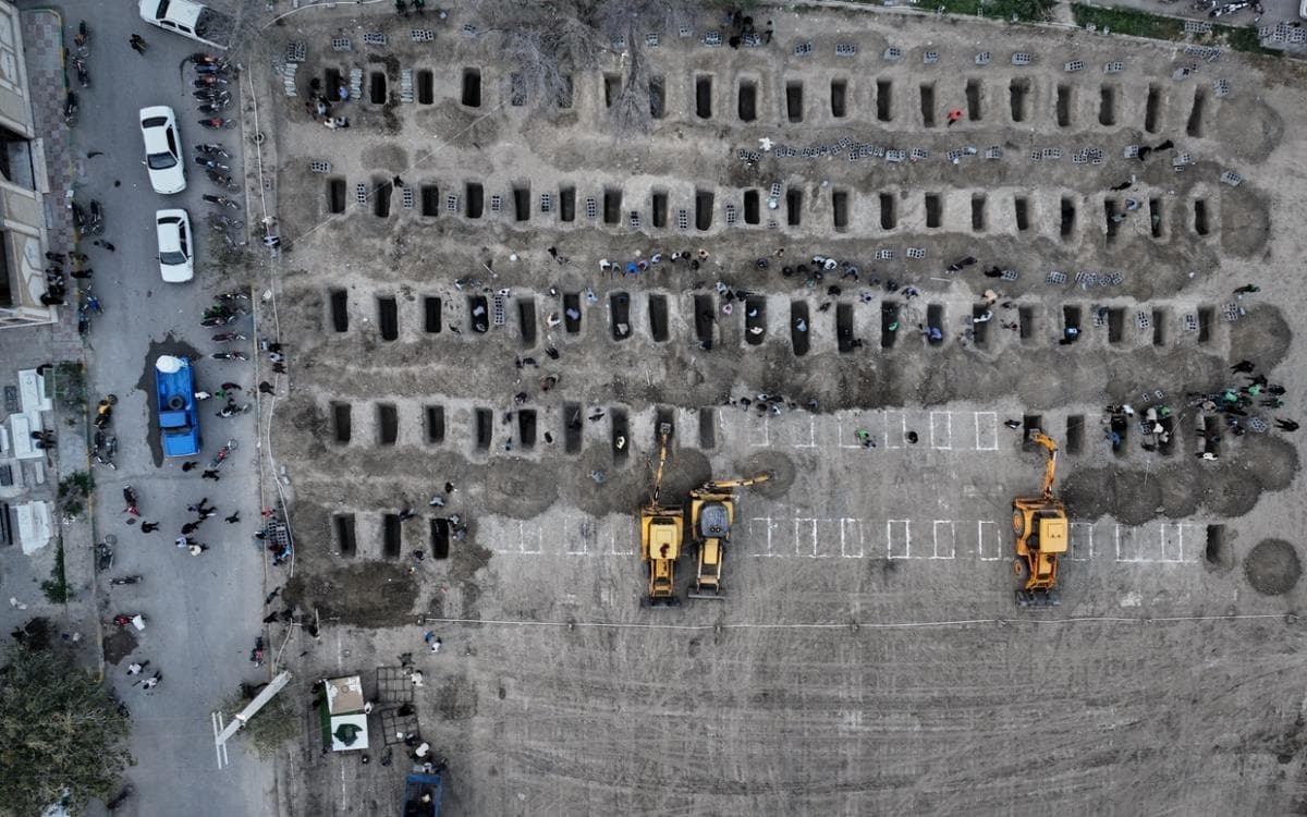 Iran Menggelar Pemakaman Massal Siswi yang Tewas dalam Serangan AS‑Israel Iran Menggelar Pemakaman Massal Siswi yang Tewas dalam Serangan AS‑Israel