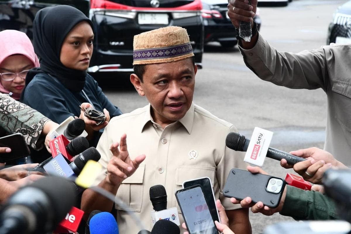 Prabowo Tunjuk Bahlil Pimpin Satgas Energi Bersih, Targetkan 120 Juta Motor Bensin Beralih ke Listrik 3 Tahun Prabowo Tunjuk Bahlil Pimpin Satgas Energi Bersih, Targetkan 120 Juta Motor Bensin Beralih ke Listrik 3 Tahun