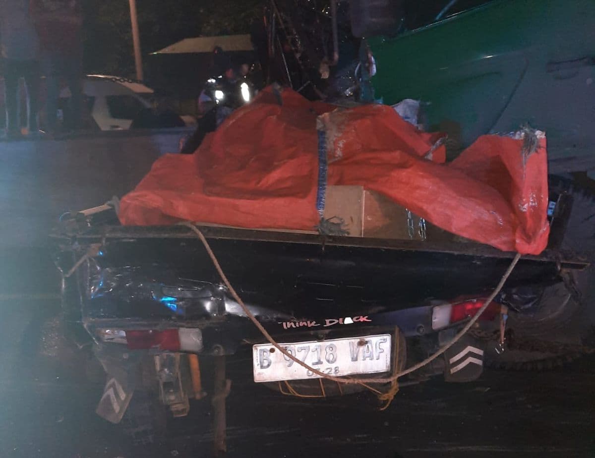 Diduga Rem Blong, Truk Kontainer Picu Kecelakaan Beruntun di Tol Cipularang Diduga Rem Blong, Truk Kontainer Picu Kecelakaan Beruntun di Tol Cipularang