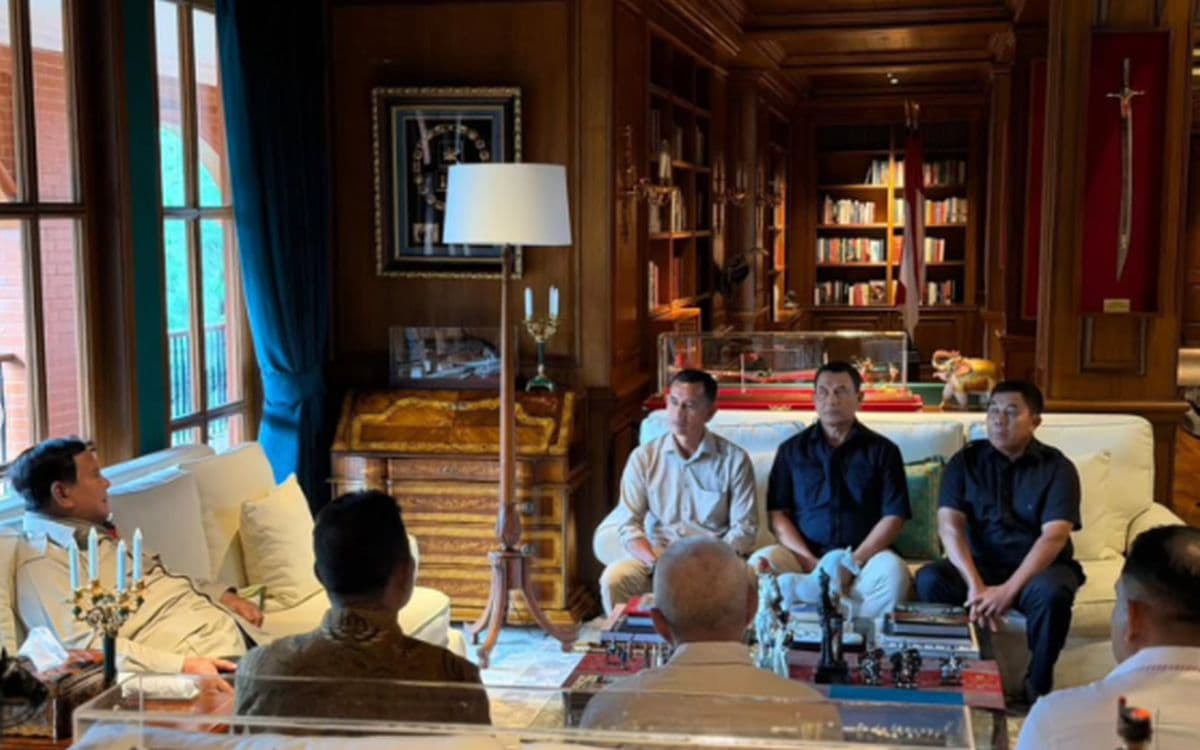 Momen Prabowo Silaturahmi dengan Mantan Ajudan dan Pengawal di Hambalang Momen Prabowo Silaturahmi dengan Mantan Ajudan dan Pengawal di Hambalang