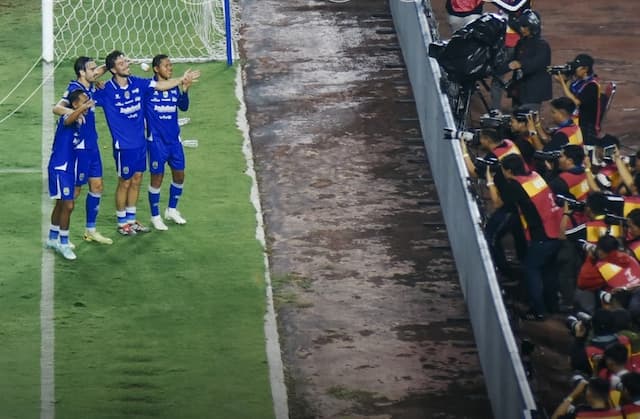 Hasil Persib Bandung vs Persik Kediri di Babak Pertama: Dua Penalti Bawa Maung Bandung Unggul 2-0 Hasil Persib Bandung vs Persik Kediri di Babak Pertama: Dua Penalti Bawa Maung Bandung Unggul 2-0