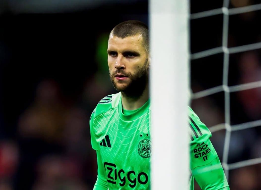 Kesal Ajax Amsterdam Kalah dari Groningen, Maarten Paes Sindir Rekan Setim: Rindu Pemain yang Rela Berkorban! Kesal Ajax Amsterdam Kalah dari Groningen, Maarten Paes Sindir Rekan Setim: Rindu Pemain yang Rela Berkorban!
