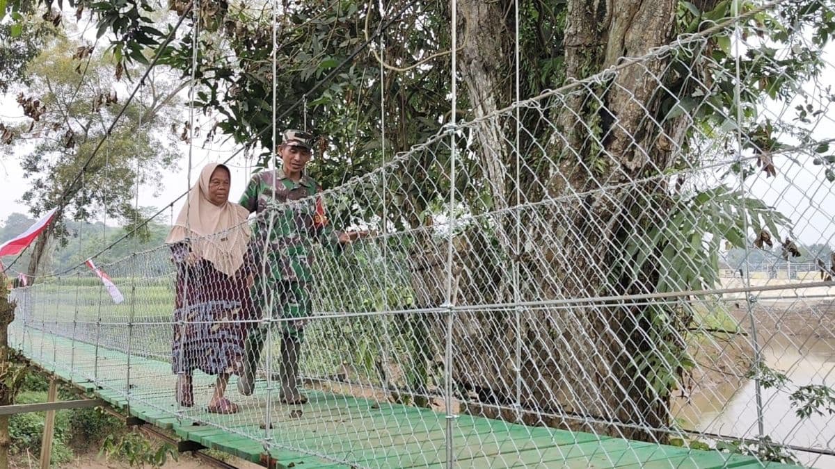 Peluncuran Jembatan Gantung Manggala 'Garuda' TNI, Prabowo: Untuk Percepat Akses Antardesa Peluncuran Jembatan Gantung Manggala 'Garuda' TNI, Prabowo: Untuk Percepat Akses Antardesa
