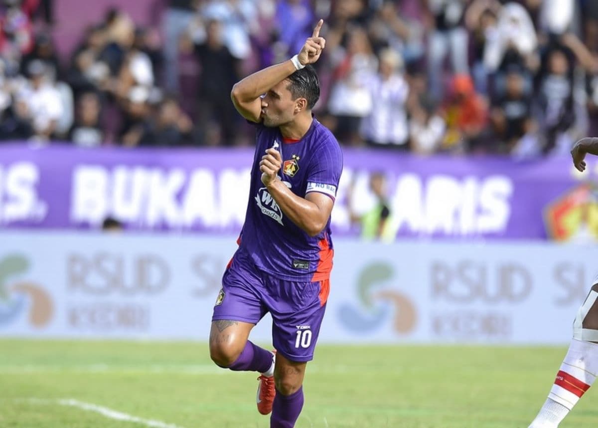 Kembalinya sang Anak Hilang: Marcos Reina Sebut Ezra Walian Layak Berkostum Timnas Indonesia Lagi Kembalinya sang Anak Hilang: Marcos Reina Sebut Ezra Walian Layak Berkostum Timnas Indonesia Lagi