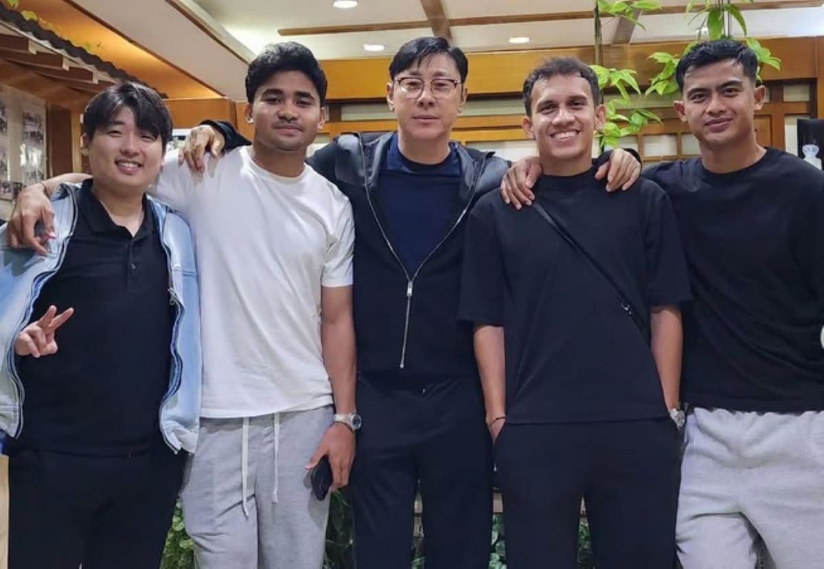 Momen Hangat Shin Tae-yong Lepas Rindu Bersama Generasi Emas Skuad Timnas Indonesia Momen Hangat Shin Tae-yong Lepas Rindu Bersama Generasi Emas Skuad Timnas Indonesia