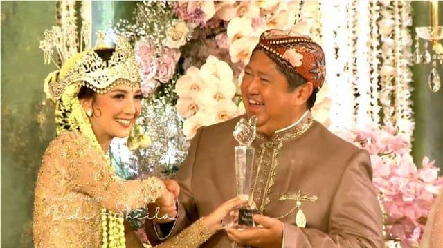 Ayah Vidi Aldiano Ungkap Kondisi Terkini Sheila Dara: Selalu Ditemani Sahabat Ayah Vidi Aldiano Ungkap Kondisi Terkini Sheila Dara: Selalu Ditemani Sahabat