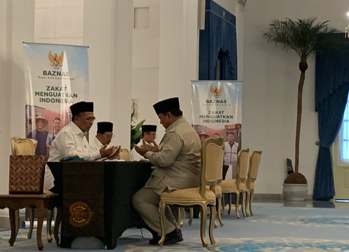 Prabowo dan Gibran hingga Menteri Serahkan Zakat di Istana Negara Prabowo dan Gibran hingga Menteri Serahkan Zakat di Istana Negara