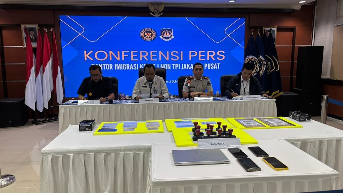 Imigrasi Jakpus Tangkap WNA Pakistan Pembuat Paspor Palsu Imigrasi Jakpus Tangkap WNA Pakistan Pembuat Paspor Palsu