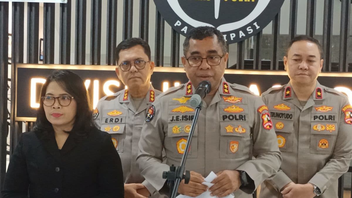 Polisi Analisis Rekaman CCTV Usut Penyiraman Air Keras ke Aktivis Kontras Polisi Analisis Rekaman CCTV Usut Penyiraman Air Keras ke Aktivis Kontras