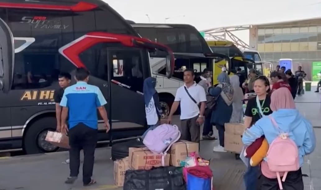 112 Bus Angkut 800 Pemudik dari Terminal Pulo Gebang 112 Bus Angkut 800 Pemudik dari Terminal Pulo Gebang