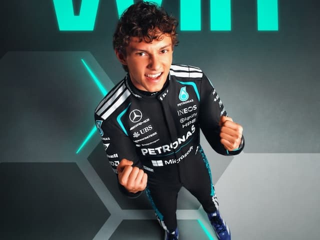 Hasil Race F1 GP China 2026: Kimi Antonelli Raih Kemenangan Perdana, Lewis Hamilton Akhiri Penantian Podium Bersama Ferrari! Hasil Race F1 GP China 2026: Kimi Antonelli Raih Kemenangan Perdana, Lewis Hamilton Akhiri Penantian Podium Bersama Ferrari!