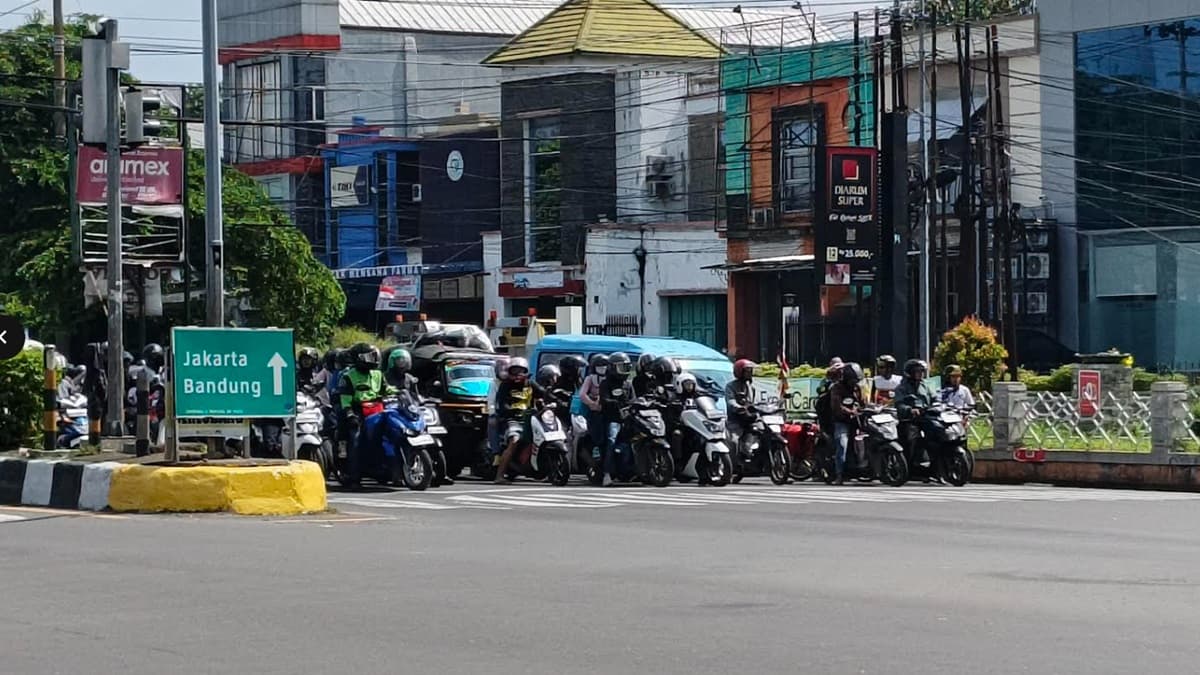 Arus Lalin Jalur Pantura Menuju Jateng Mulai Padat, Didominasi Motor Arus Lalin Jalur Pantura Menuju Jateng Mulai Padat, Didominasi Motor
