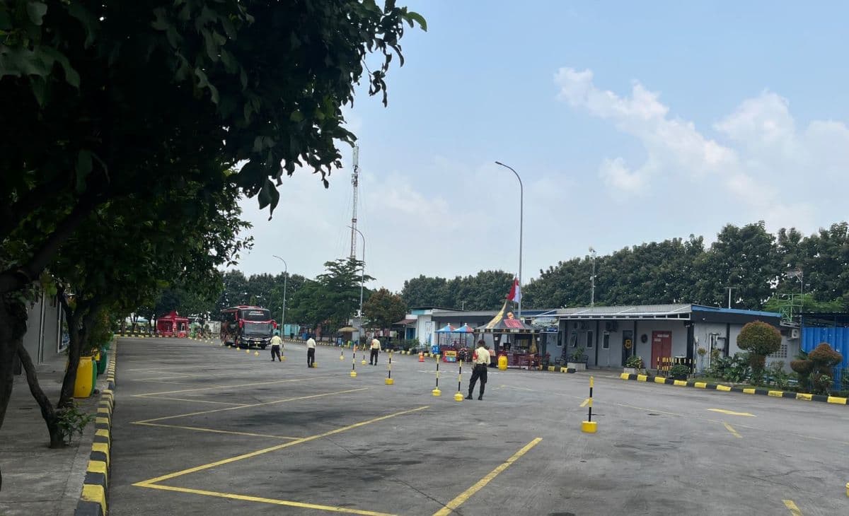 Jelang One Way, Jalur Arah Jakarta di Tol Cipali Mulai Disterilisasi Jelang One Way, Jalur Arah Jakarta di Tol Cipali Mulai Disterilisasi