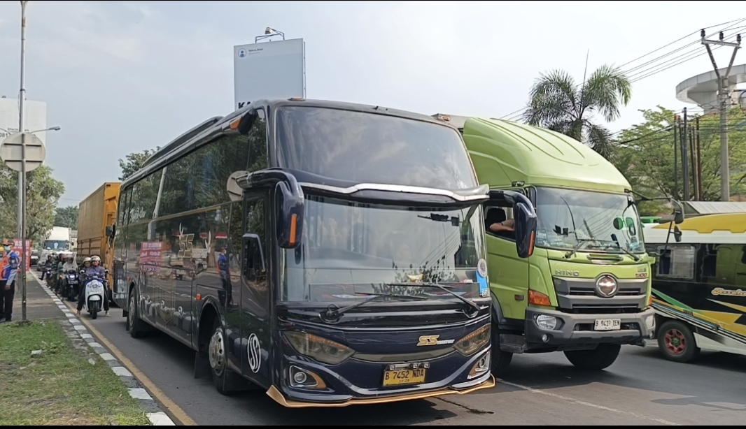 One Way Tol Cikatama–Brebes Diberlakukan, Jalur Arteri Cirebon Arah Jakarta Padat One Way Tol Cikatama–Brebes Diberlakukan, Jalur Arteri Cirebon Arah Jakarta Padat