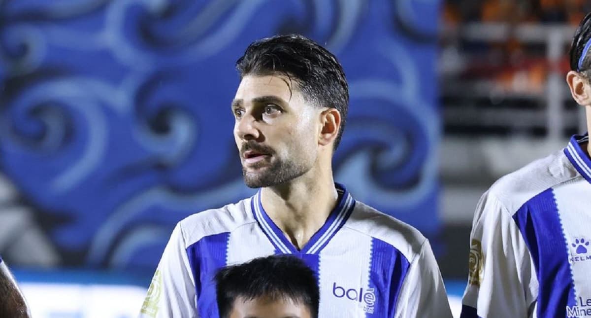 Demi Lolos Piala Dunia 2026, Bek Persib Bandung Frans Putros Rela Tak Liburan! Demi Lolos Piala Dunia 2026, Bek Persib Bandung Frans Putros Rela Tak Liburan!