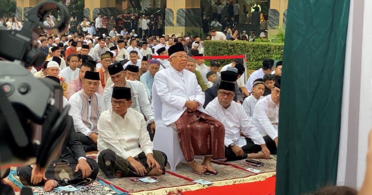 Pramono-Rano Sholat Id Bersama Ma’ruf Amin di Balai Kota Pramono-Rano Sholat Id Bersama Ma’ruf Amin di Balai Kota