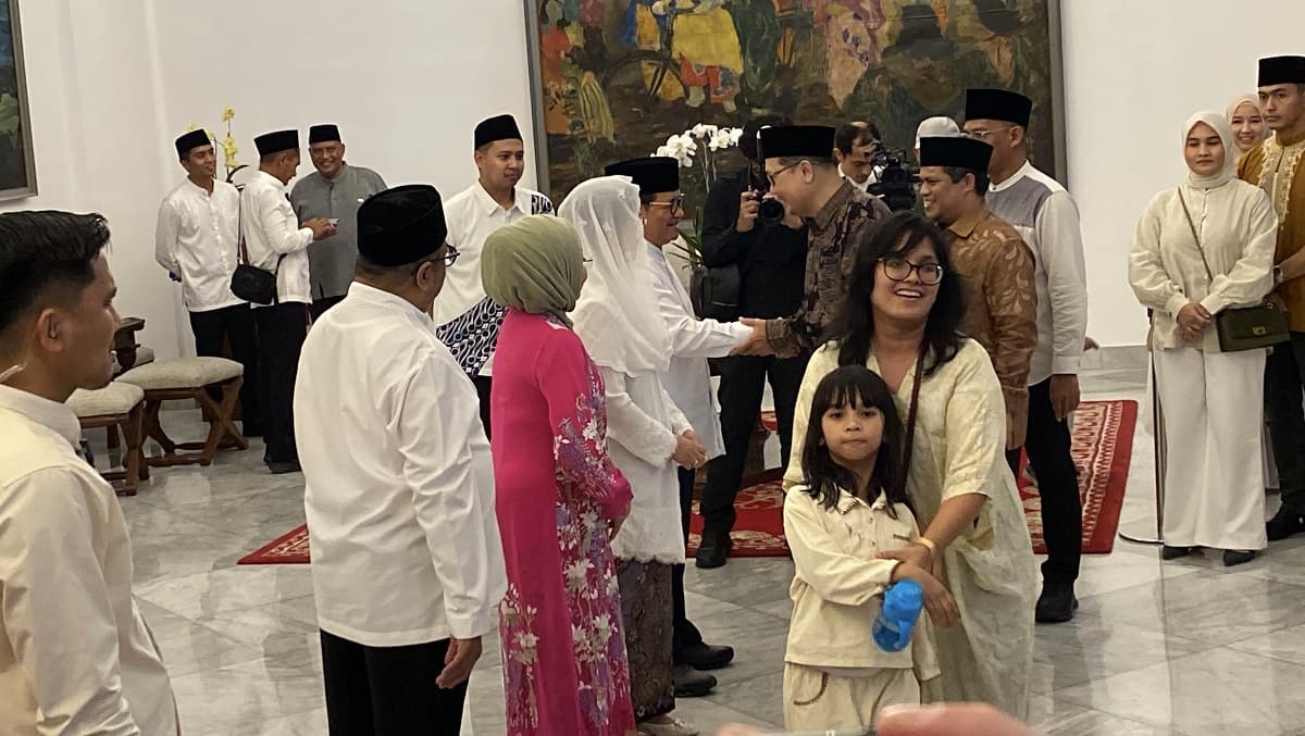 Silaturahmi Terbuka Gubernur dan Wagub Jakarta di Balai Kota Ramai Dihadiri Warga Silaturahmi Terbuka Gubernur dan Wagub Jakarta di Balai Kota Ramai Dihadiri Warga