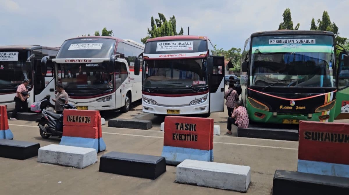 Arus Balik Lebaran, Ribuan Pemudik Tiba di Terminal Kampung Rambutan Arus Balik Lebaran, Ribuan Pemudik Tiba di Terminal Kampung Rambutan