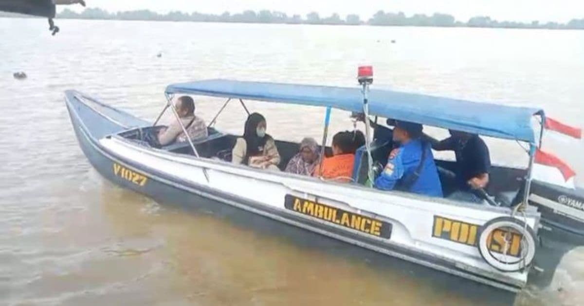 Kapal Patroli Disulap Jadi Ambulans Apung, Evakuasi Ibu Hamil hingga Jenazah Kapal Patroli Disulap Jadi Ambulans Apung, Evakuasi Ibu Hamil hingga Jenazah