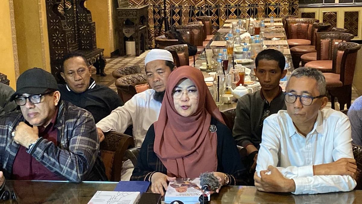 Dokter Tifa Tegaskan Tak Akan Ajukan RJ ke Jokowi: Saya Dikriminalisasi Dokter Tifa Tegaskan Tak Akan Ajukan RJ ke Jokowi: Saya Dikriminalisasi