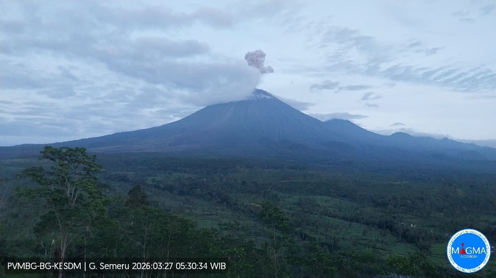 Gunung Semeru Erupsi Dua kali Pagi ini, Luncuran Abu Vulkanik Mencapai 1.000 M Gunung Semeru Erupsi Dua kali Pagi ini, Luncuran Abu Vulkanik Mencapai 1.000 M