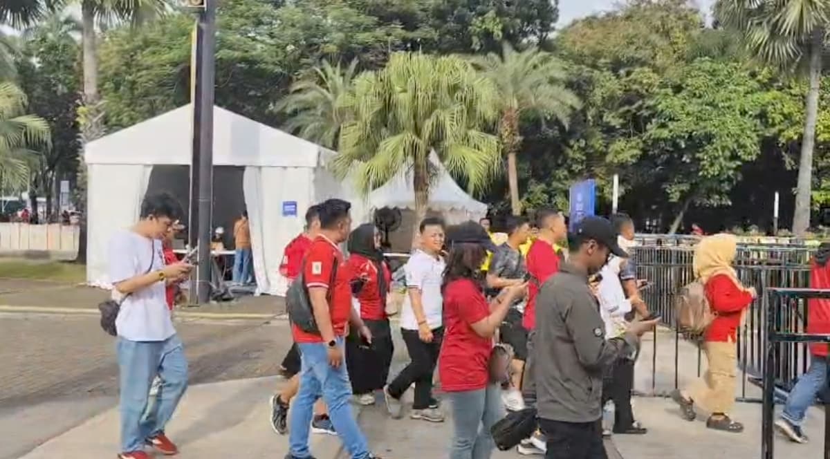Suporter Mulai Serbu Stadion GBK Jelang Timnas Indonesia vs Saint Kitts and Nevis Suporter Mulai Serbu Stadion GBK Jelang Timnas Indonesia vs Saint Kitts and Nevis