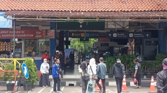 Arus Balik Lebaran, Ribuan Pemudik Kembali ke Jakarta dari Terminal Kampung Rambutan Arus Balik Lebaran, Ribuan Pemudik Kembali ke Jakarta dari Terminal Kampung Rambutan