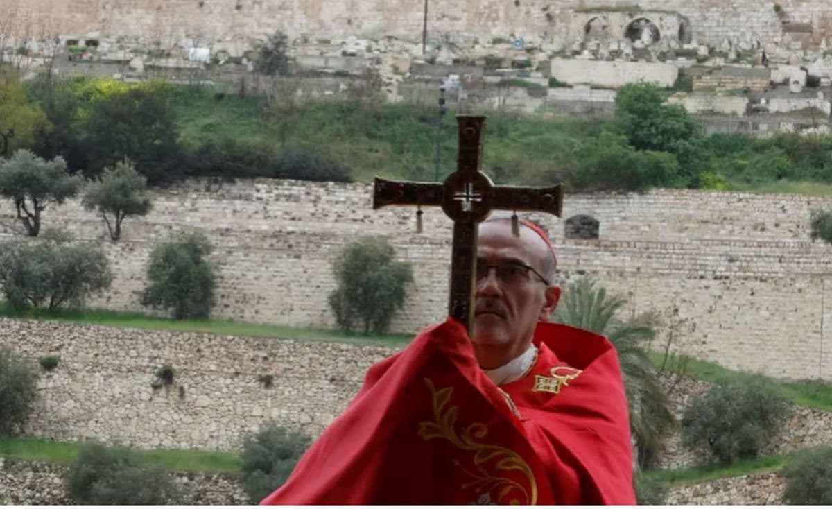 Polisi Israel Halangi Kardinal Katolik Masuk ke Makam Suci Polisi Israel Halangi Kardinal Katolik Masuk ke Makam Suci