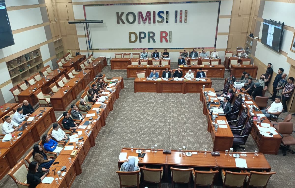 Komisi III DPR Minta Jamwas Evaluasi Kejari Karo Terkait Kasus Amsal Sitepu Komisi III DPR Minta Jamwas Evaluasi Kejari Karo Terkait Kasus Amsal Sitepu
