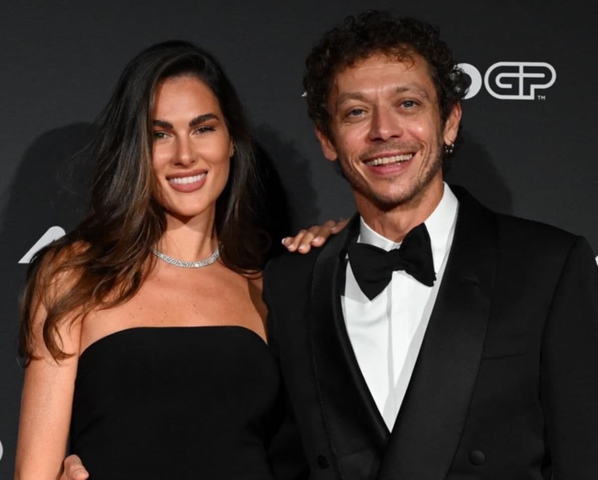 Kisah Romantis Eks Umbrella Girl Moto3 yang Menikah dengan Legenda Valentino Rossi Kisah Romantis Eks Umbrella Girl Moto3 yang Menikah dengan Legenda Valentino Rossi